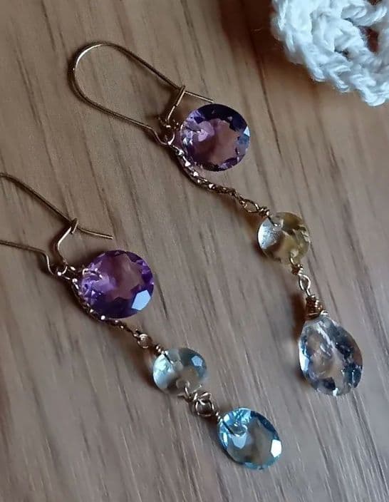 531/14kgf宝石質２チャームアシメントリーピアス　大粒アメジスト