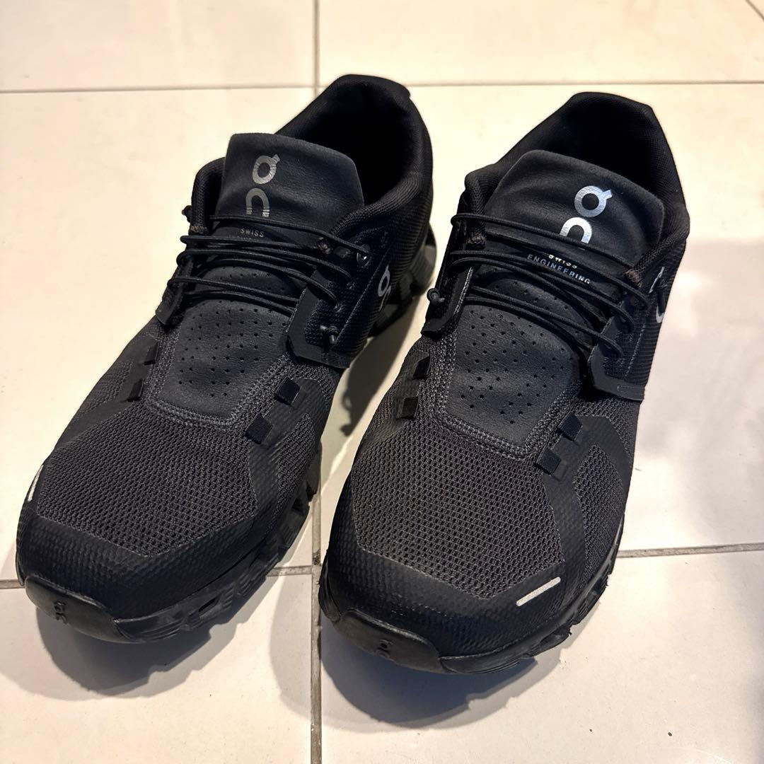 On clnud5 ブラック スニーカー