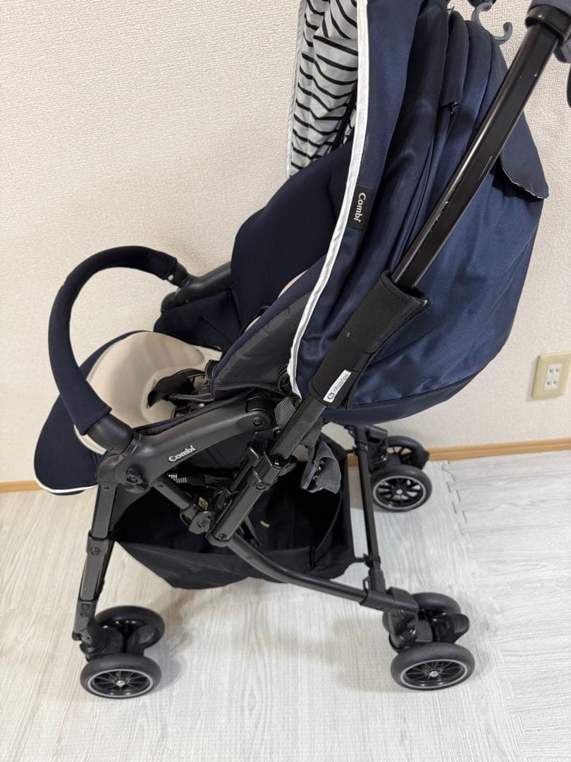 コンビ メチャカルオート4キャス エッグショック ルクスネイビー （軽量モデル）