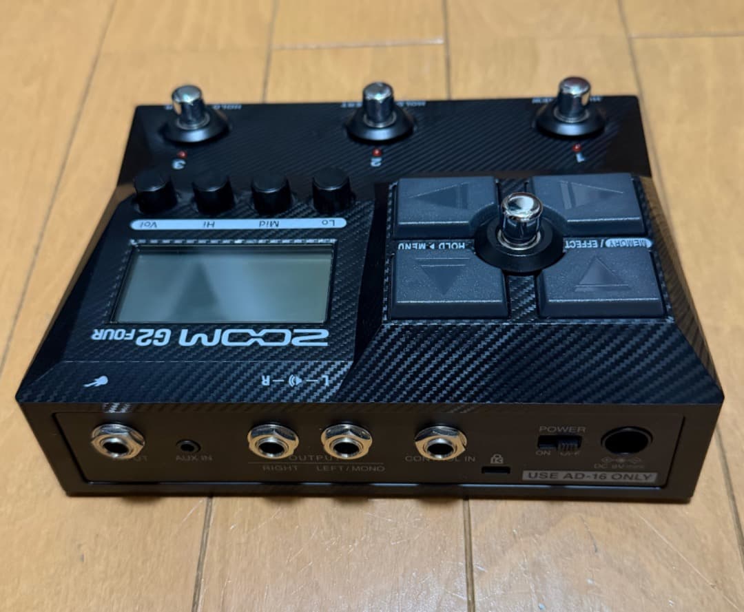 ZOOM G2 FOUR ギターエフェクター室内で数回使用の美品です。