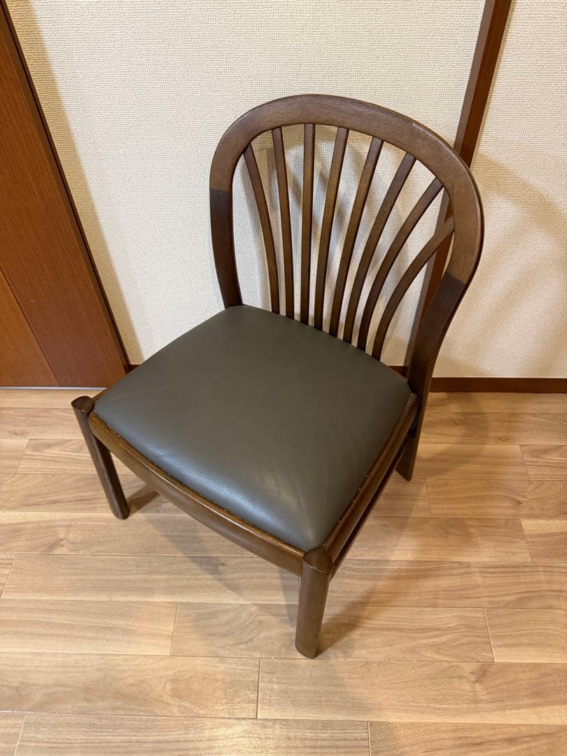 カリモク家具 ダイニングチェア 木製 レザー調座面 椅子　NO.3