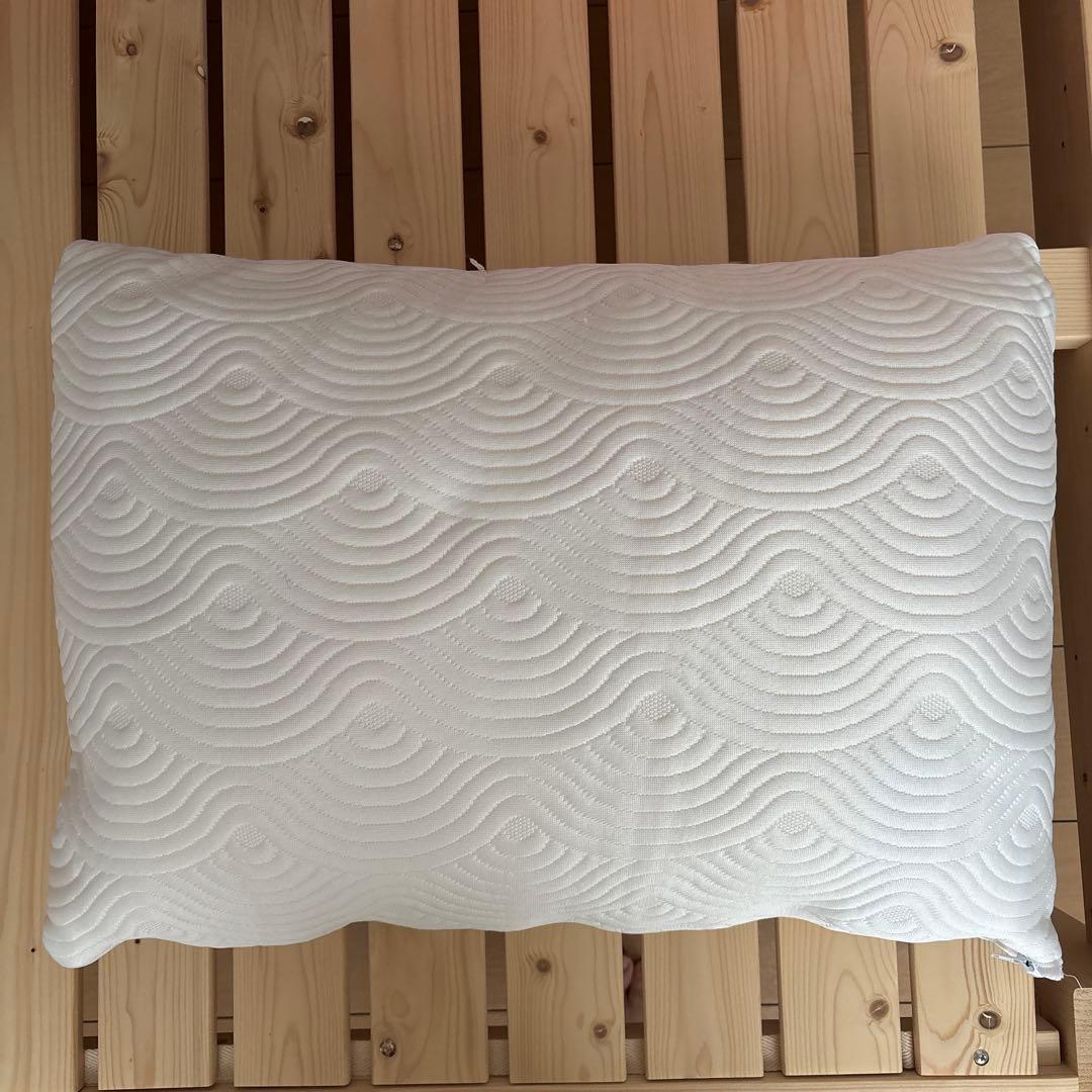 テンピュール　イーズハグピロー　枕