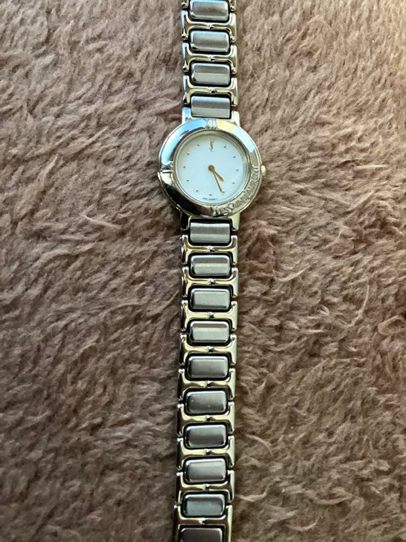 イヴ・サンローラン　クォーツアナログ腕時計 ゴールドシルバー