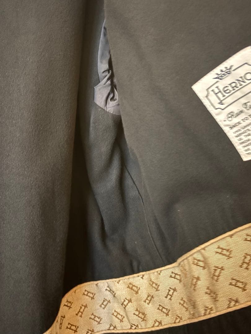 美品　ヘルノ　HERNOメンズ　トレンチコート　近年モデル　クリーニング済み