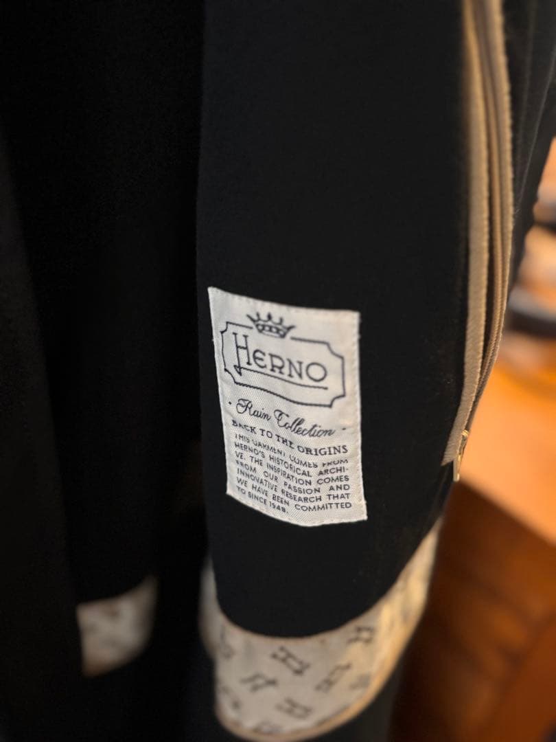 美品　ヘルノ　HERNOメンズ　トレンチコート　近年モデル　クリーニング済み