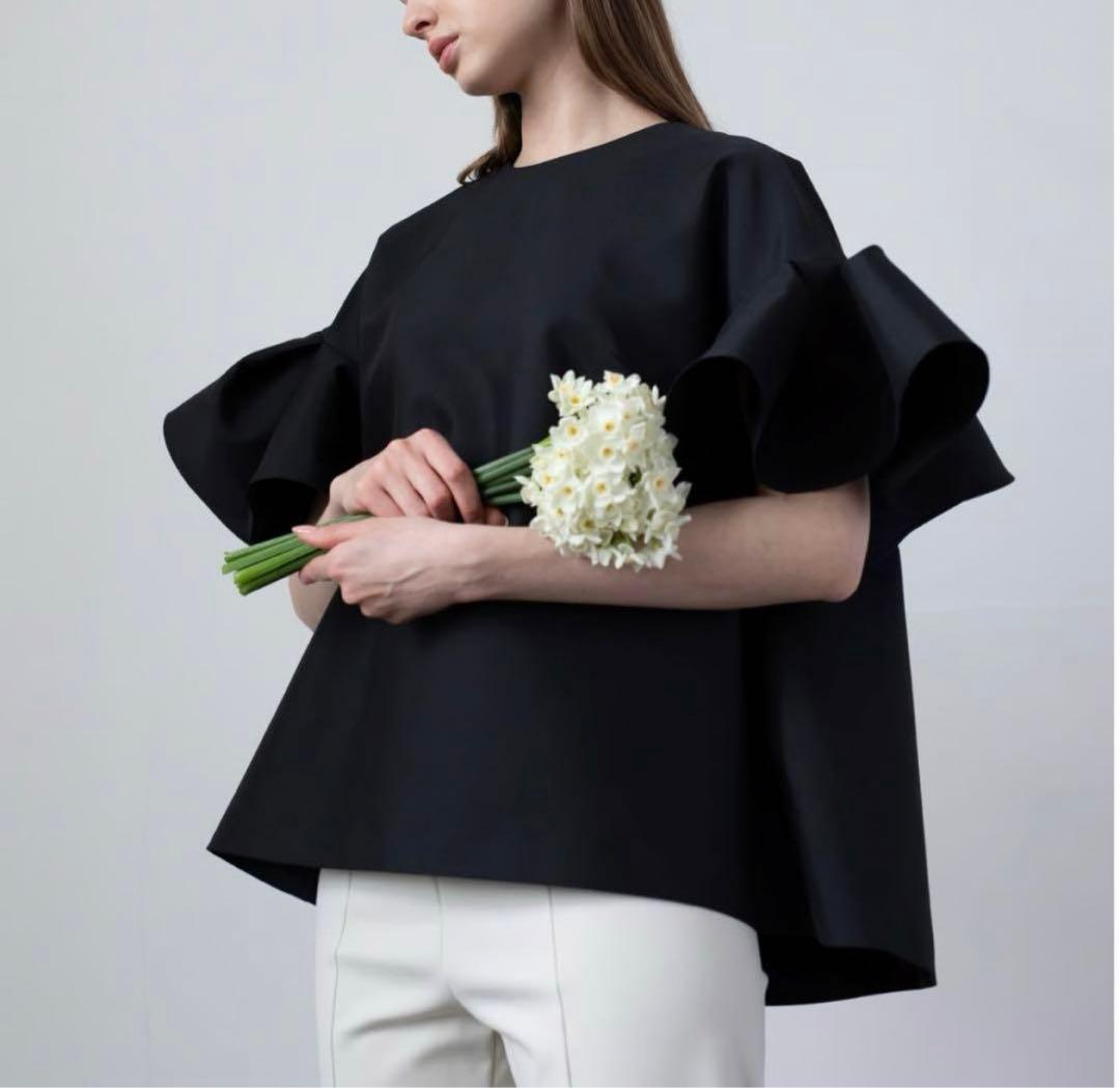 美品 Heve へイヴ フィンスリーブ fin フレア ブラック