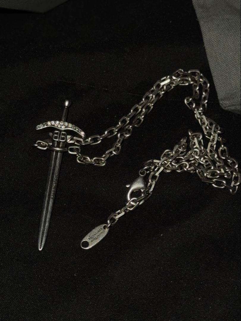 ℵ*様 BALENCIAGA 剣型 ペンダント ネックレス