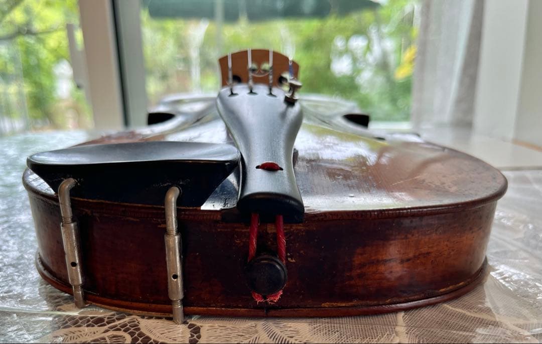 少なくとも100年以上前のオールドバイオリン