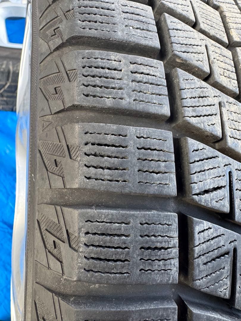 ヨコハマスタッドレスタイヤ17インチ、アルファロメオホイール