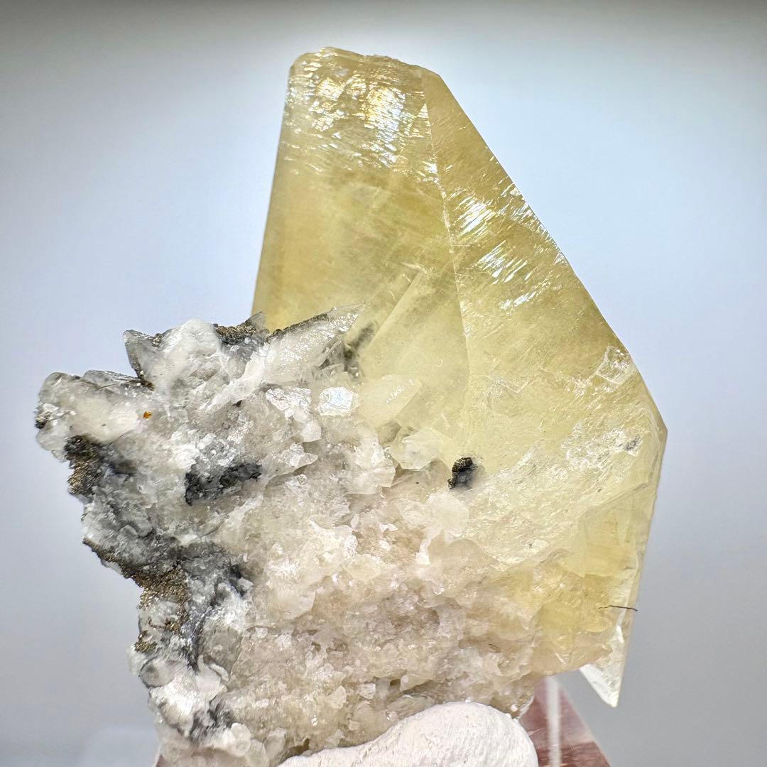 579 中国安徽省黄山市産　カルサイト&パイライト