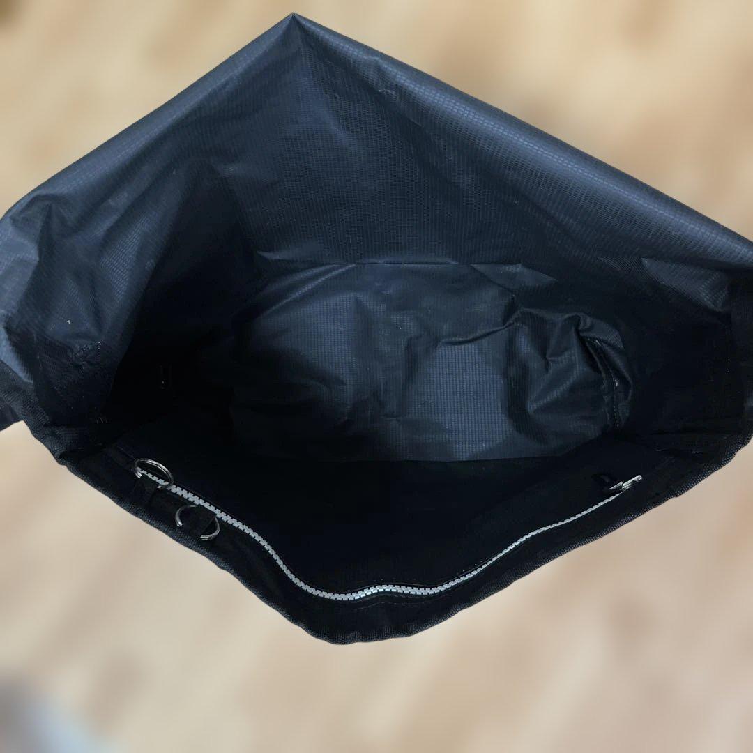 stussy 黒 ブラック グラフィックメッセンジャーバッグ ショルダーバッグ