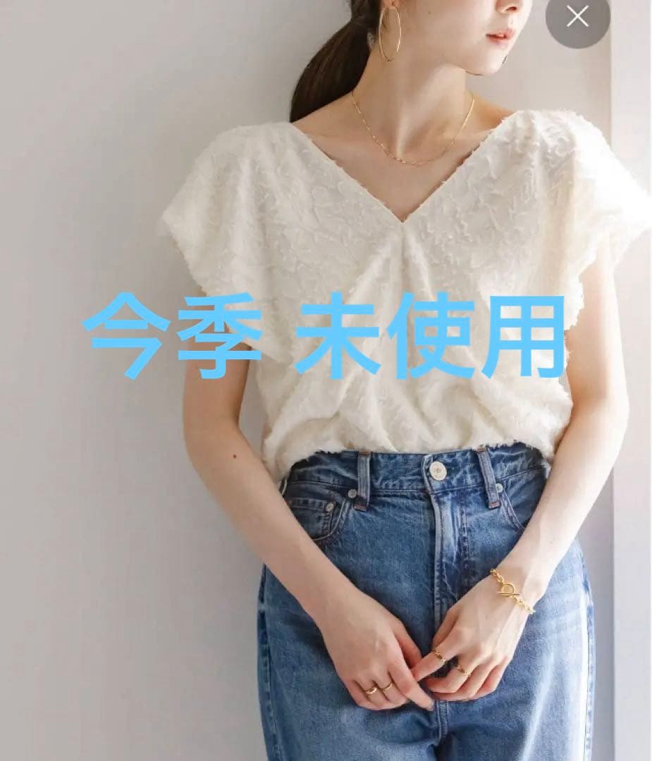 新品未使用⭐︎Noble レオパードジャガードデコルテVブラウス　ホワイト