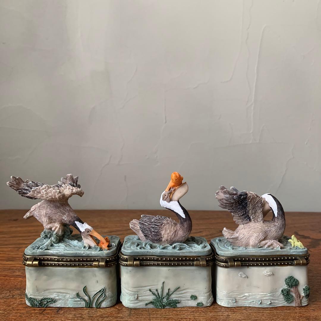 確認用　ペリカン　小物入れ　毛づくろいをする水鳥　バードオブジェ　リモージュ風