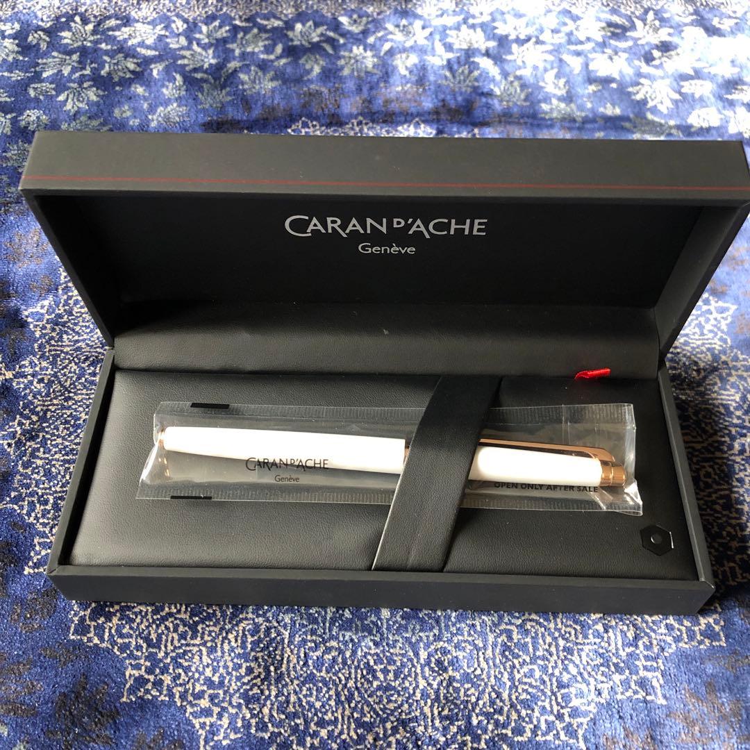 J*A様 CARAN D'ACHE 万年筆 ホワイト専用ケース付