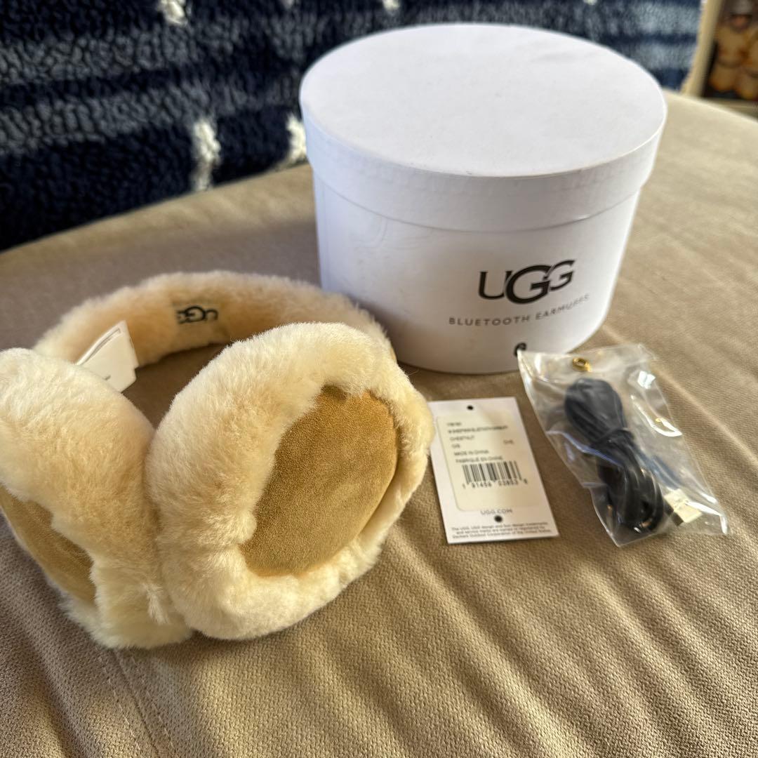 新品未使用　UGG Bluetoothイヤーマフ クリーム色　ヘッドホン