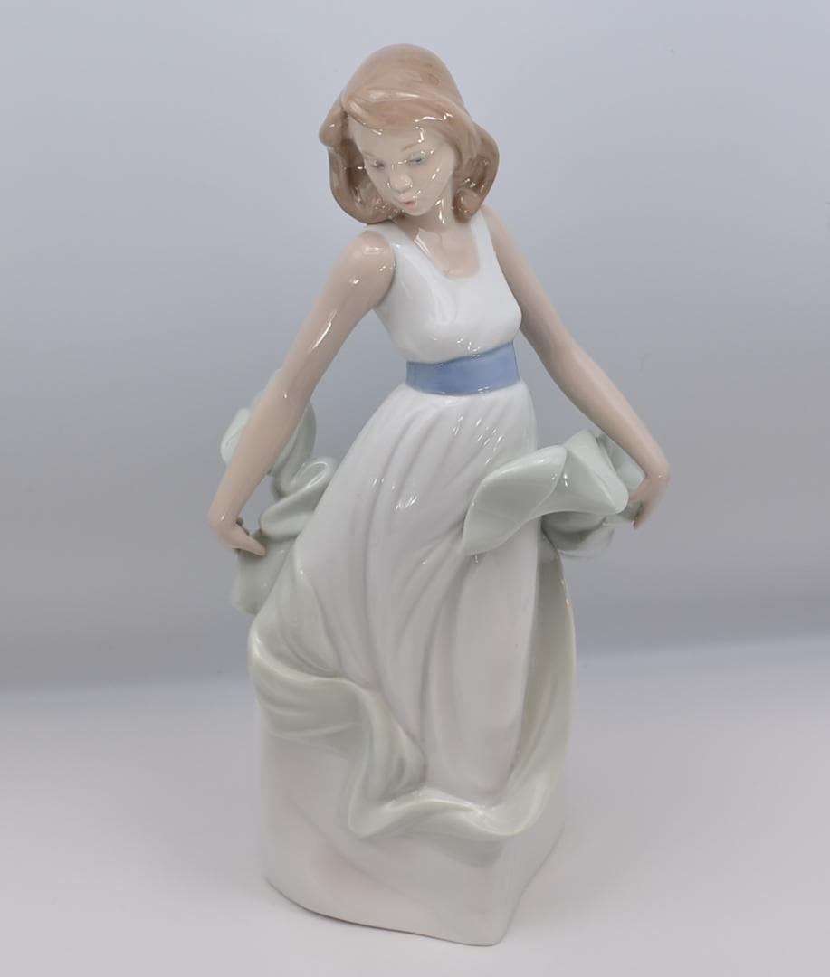 空中散歩　＃1343　★NAO・リヤドロ　スペイン　ポーセリン　箱付き　絶版