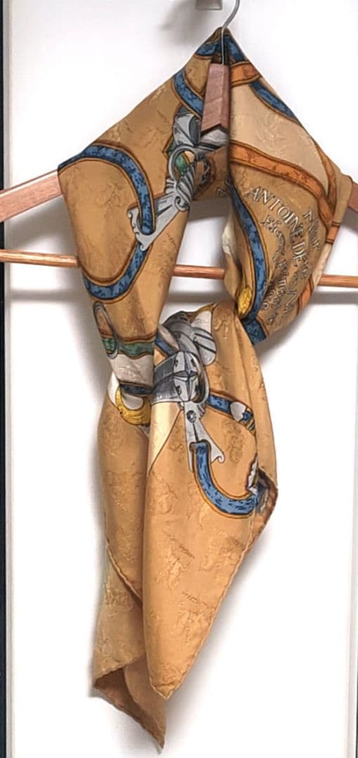 エルメスHERMES 帝王学 カレ90 スカーフ ゴールドカラー