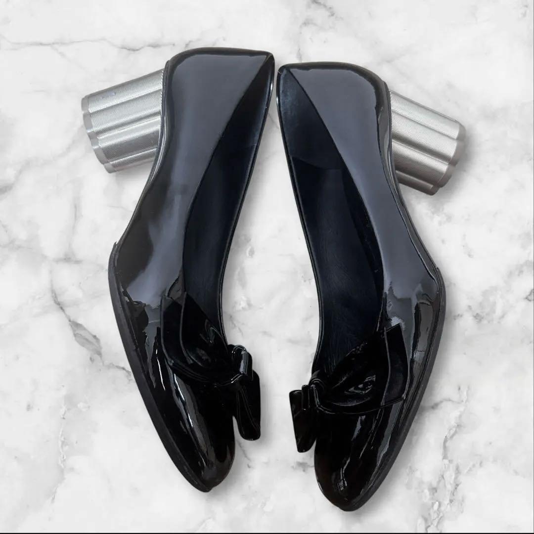 フェラガモ　リボン付き　パンプス　エナメル　ブラック　23cm相当