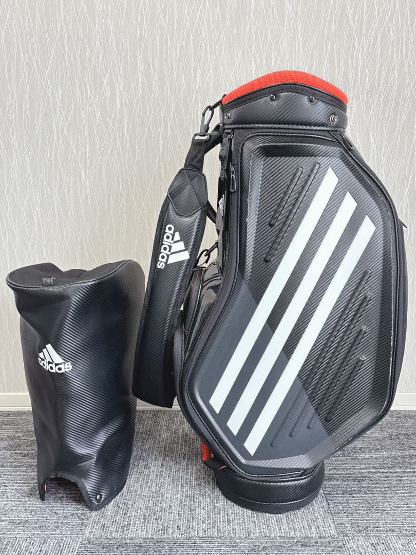 アディダス 迫力の9.5型 合成革製キャディバッグ