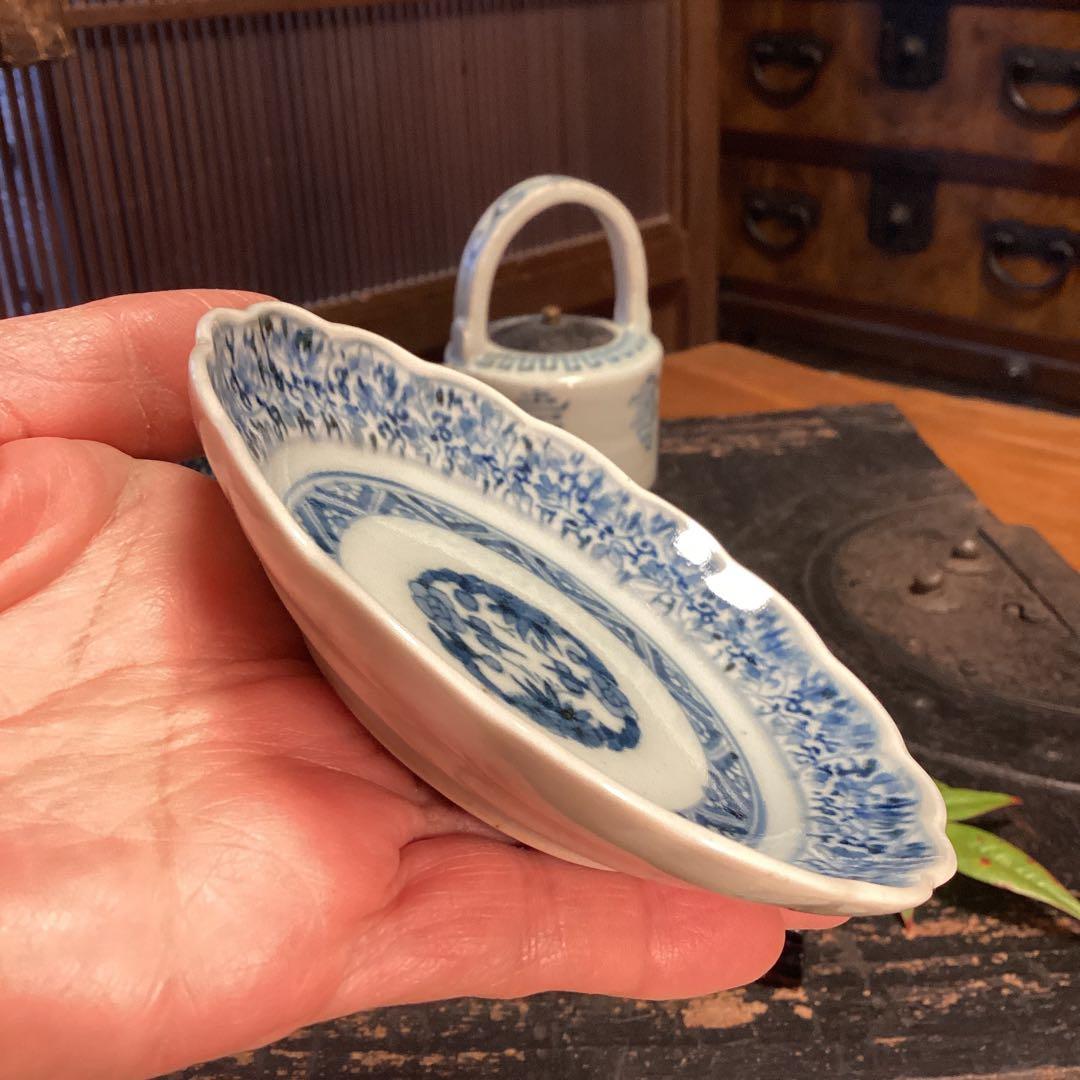 A1059 古伊万里　染付　花唐草　見込松竹梅に富士　輪花型　小皿　　1枚