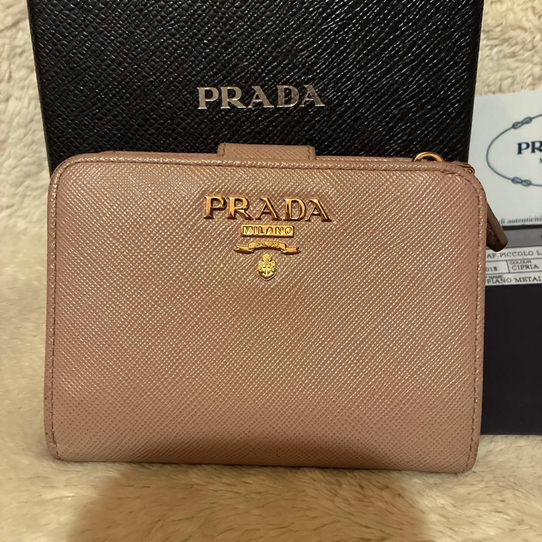 PRADA プラダ　二つ折り財布