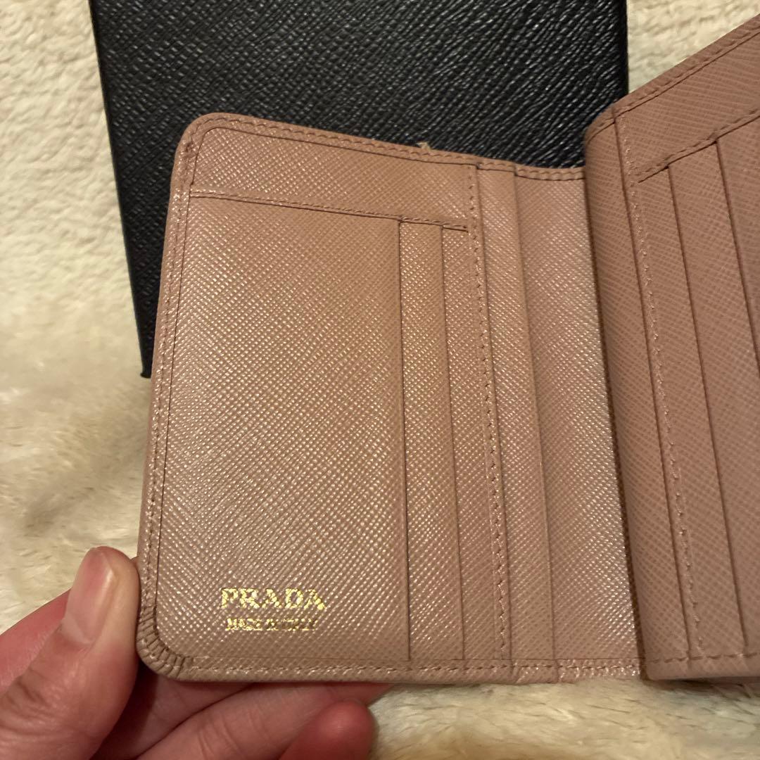PRADA プラダ　二つ折り財布