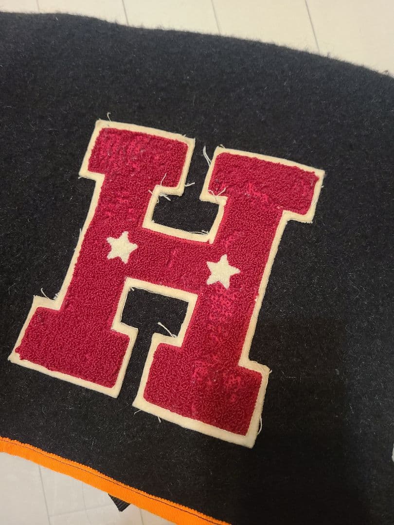 A Love Movement メッセンジャーバッグ 黒色とオレンジ　large