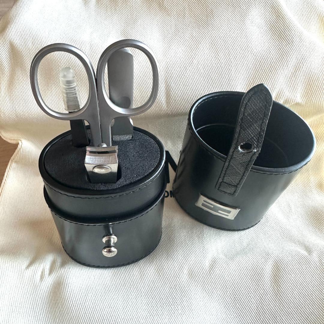 【新品未使用】FENDI フェンディ 雑貨 FFロゴ 7AS032 レザー