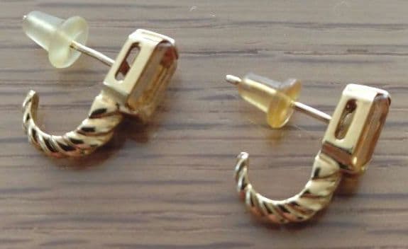 ピアス