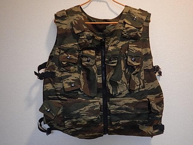 迷彩ベスト 　タクティカルベスト　ミリタリー　サバゲ―