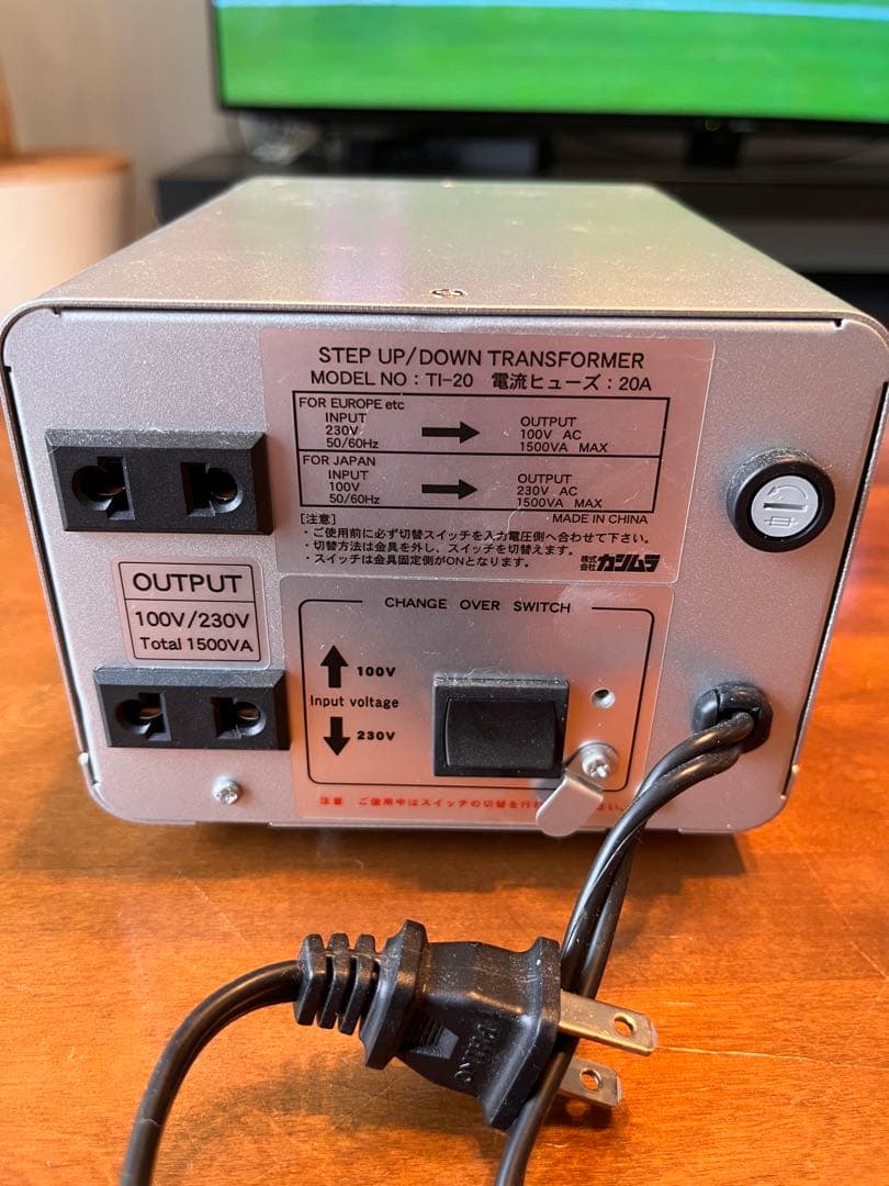 カシムラ　TT-20 変圧器 100V/230V 1500VA