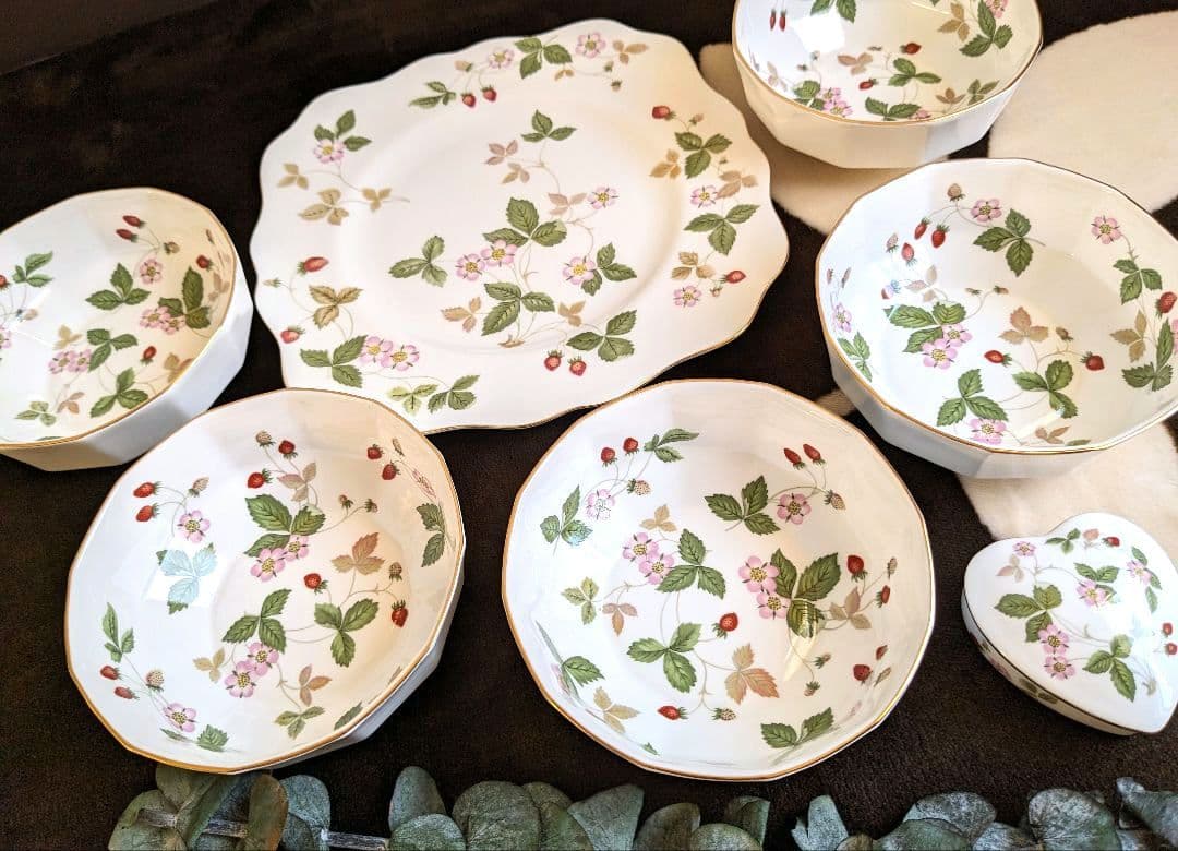 ワイルドストロベリー　レアな12角型サラダボウル等　7点セット　黒壺マーク♪