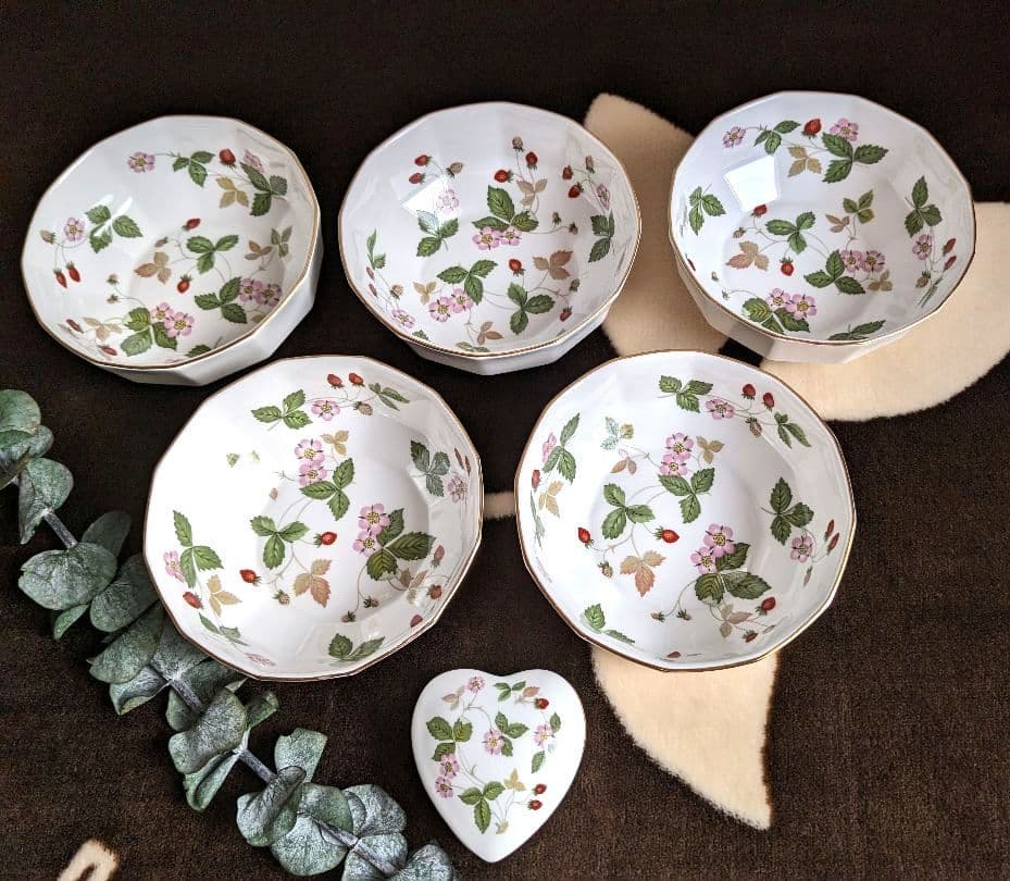 ワイルドストロベリー　レアな12角型サラダボウル等　7点セット　黒壺マーク♪