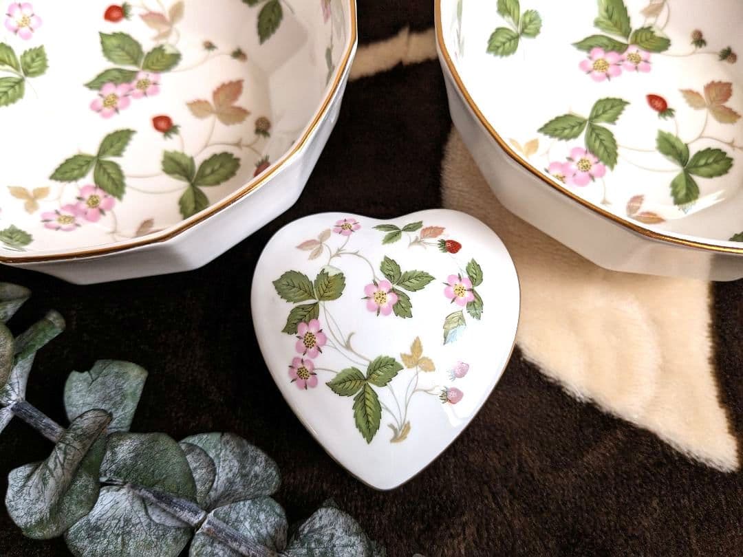 ワイルドストロベリー　レアな12角型サラダボウル等　7点セット　黒壺マーク♪