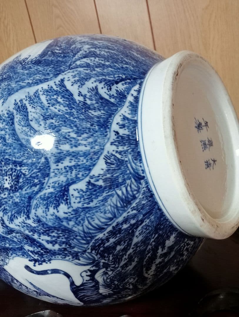 大清康熙年製在銘　四君子(蘭・竹・菊・梅)と5匹の虎　中国陶器花瓶壺