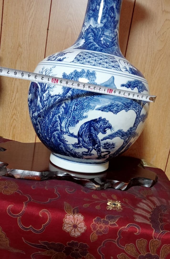 大清康熙年製在銘　四君子(蘭・竹・菊・梅)と5匹の虎　中国陶器花瓶壺