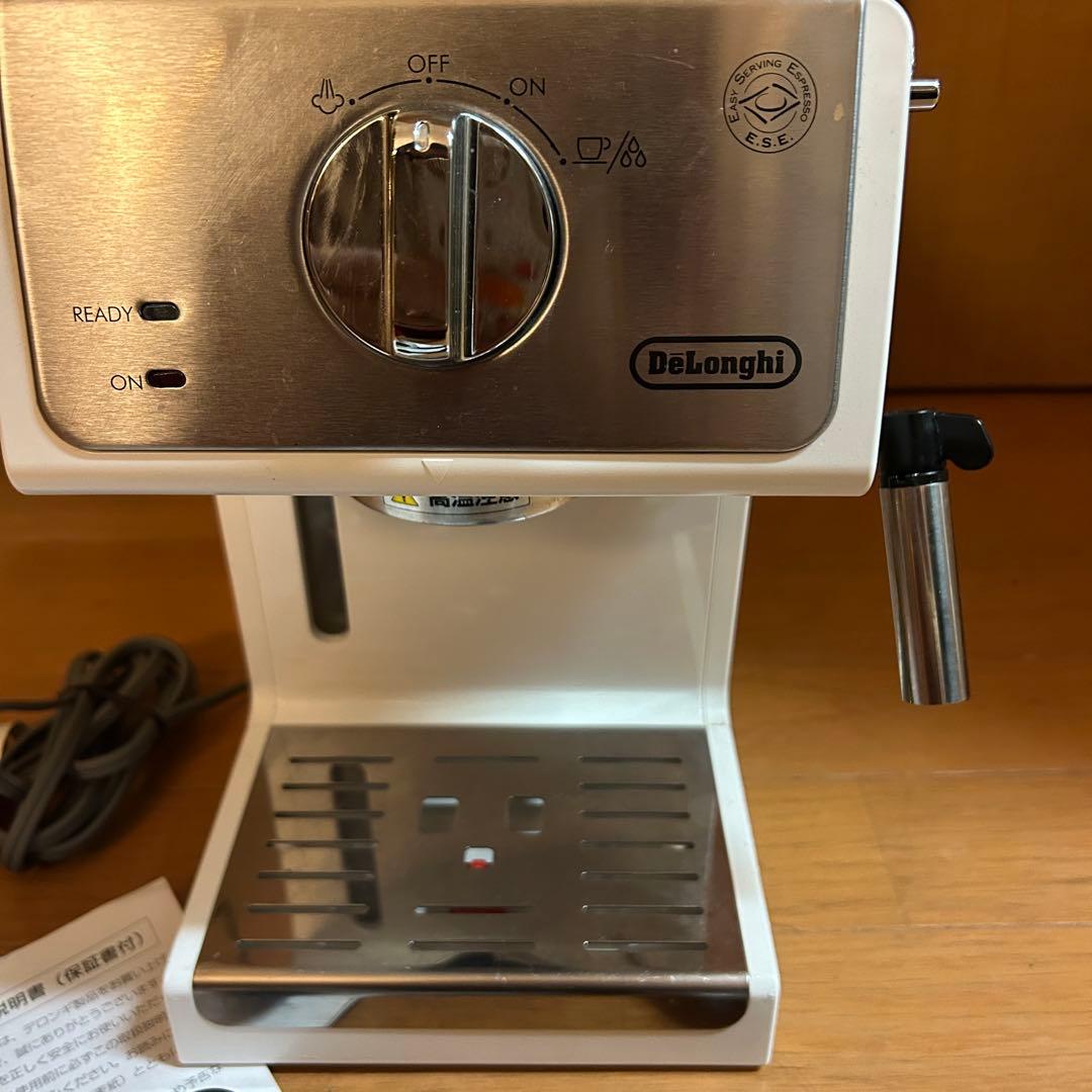 デロンギ　エスプレッソマシン　 ECP3220J-W