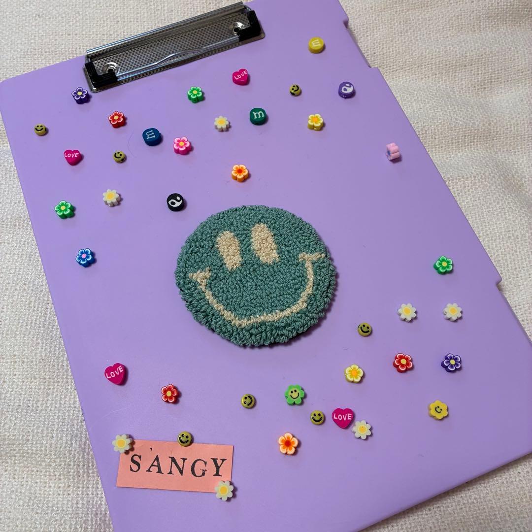 【ハンドメイド】スマイル　パンチニードル　ミニラグ　アクセサリートレイ