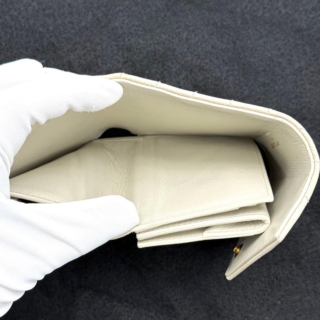 サンローラン YSL カサンドラ マルチフォールド ホワイト コンパクト　P31