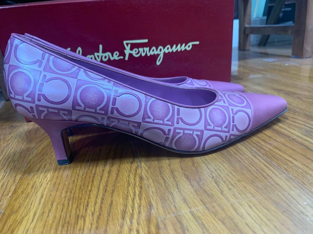 フェラガモ ピンクパンプスパープル　フェラガモ　未使用