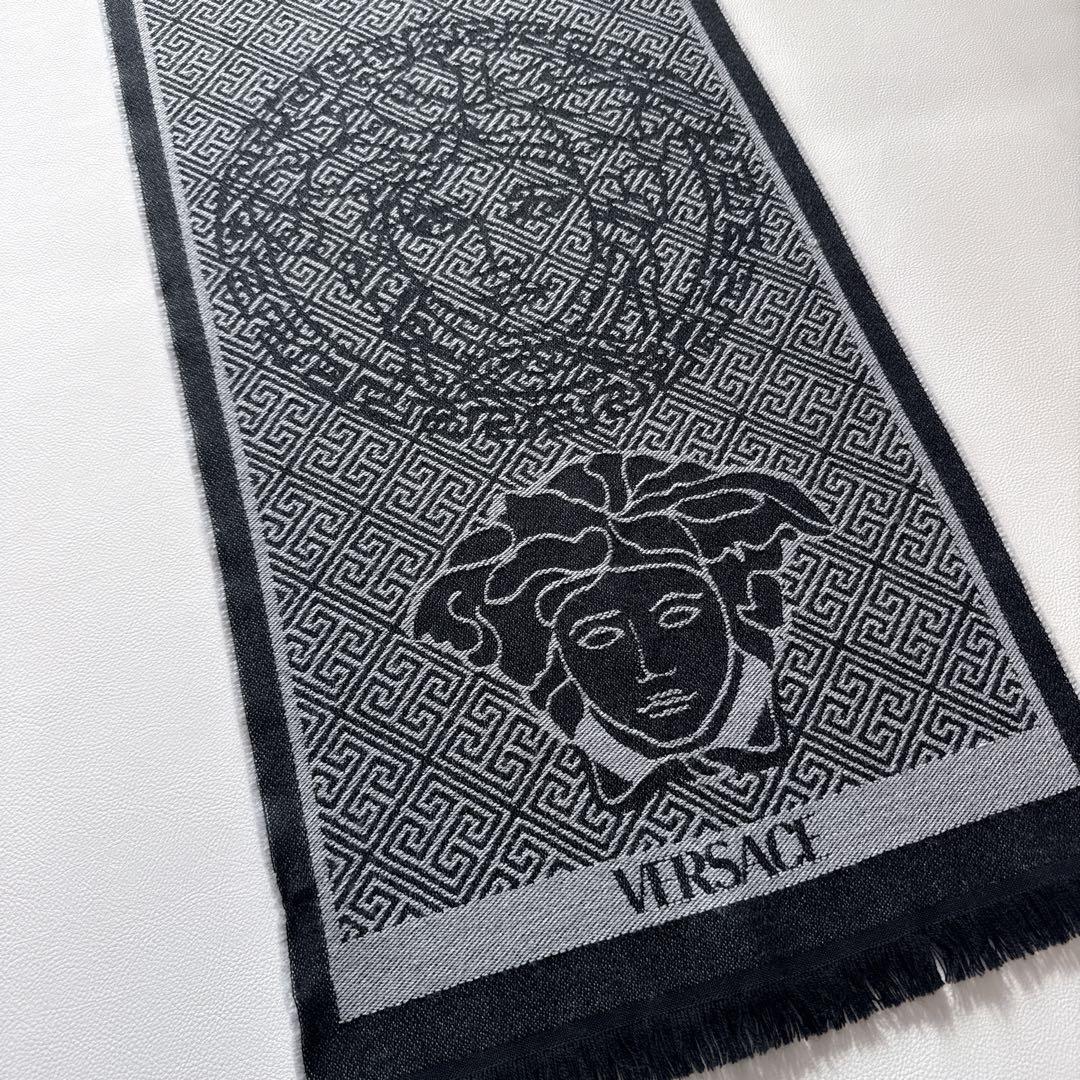 ヴェルサーチ VERSACE メデューサロゴ マフラー　ストール