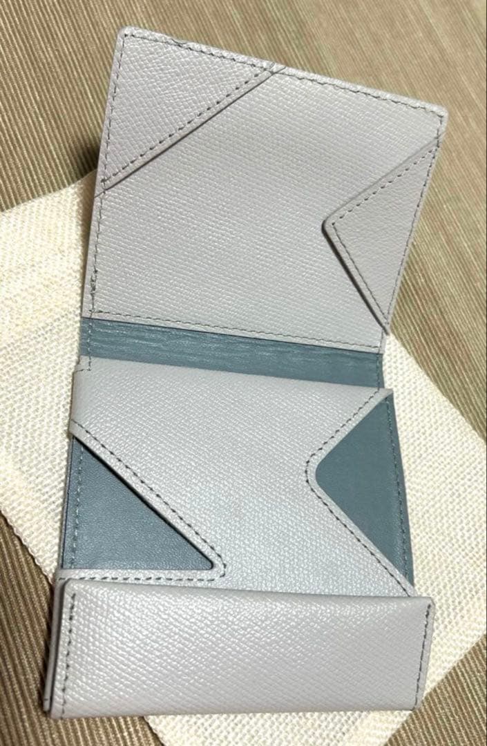 abrAsus ライトグレー レザー 薄い財布