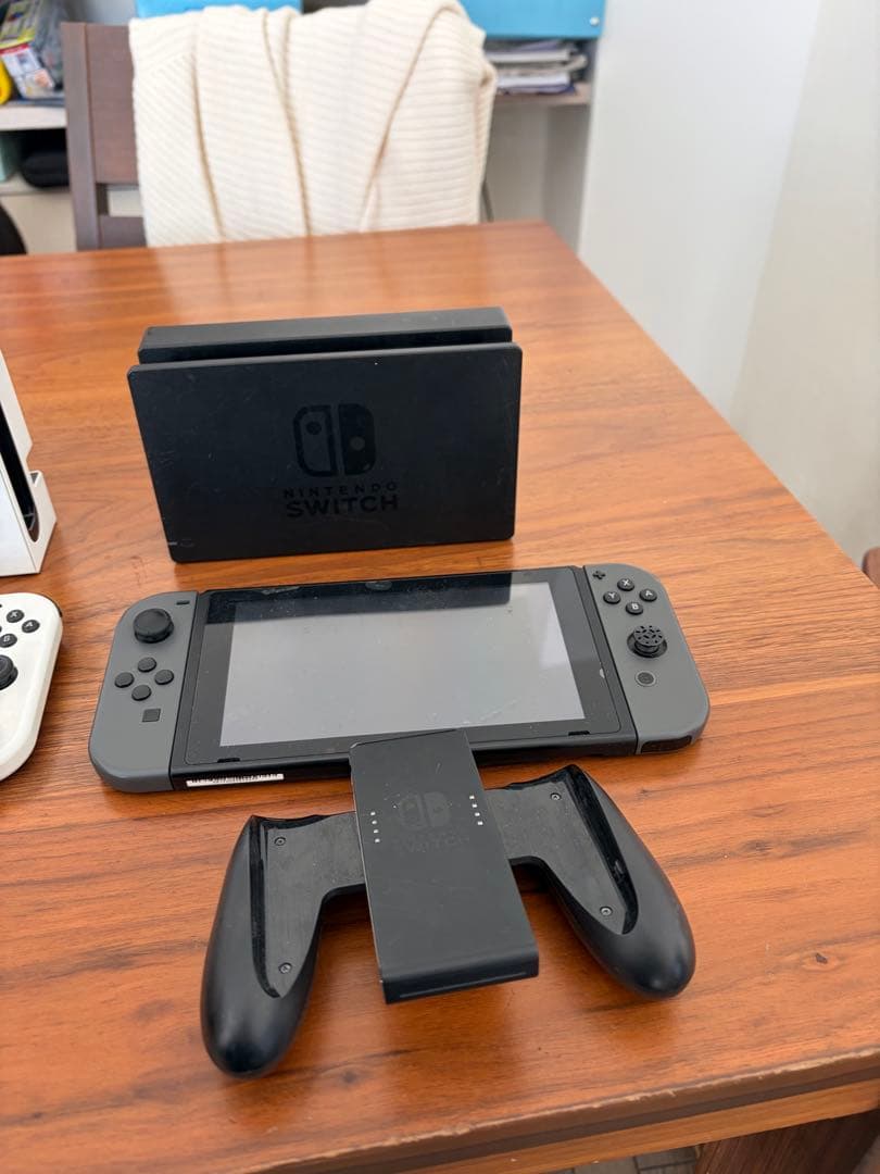 Nintendo Switch 本体 (ホワイト・グレー)