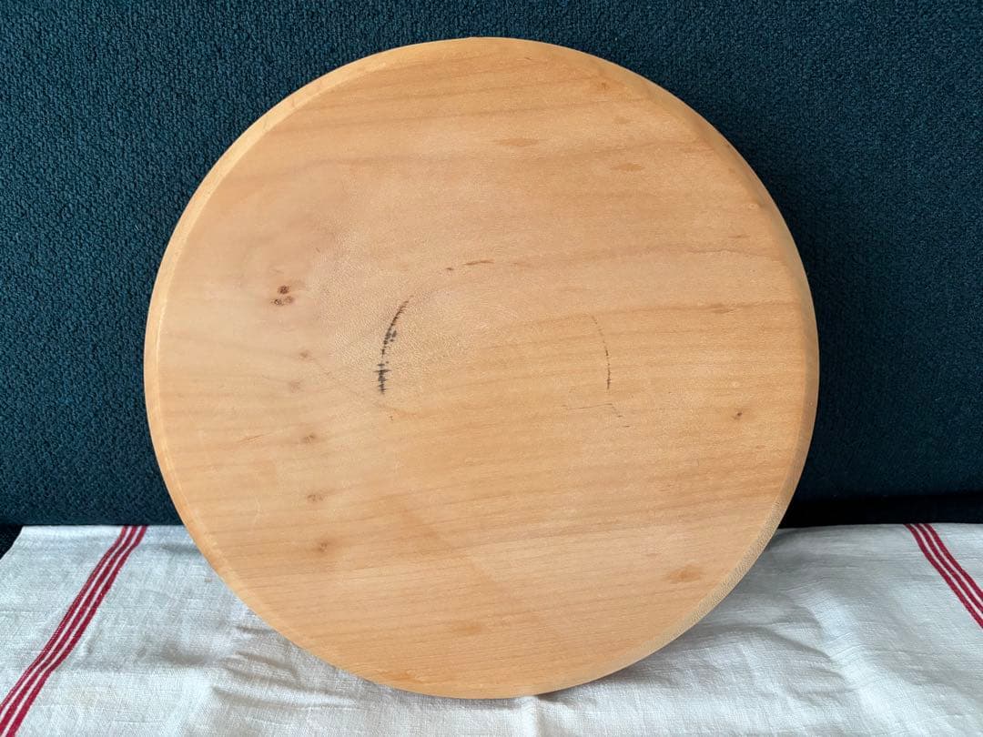 イチョウ材の丸まな板　赤木工房