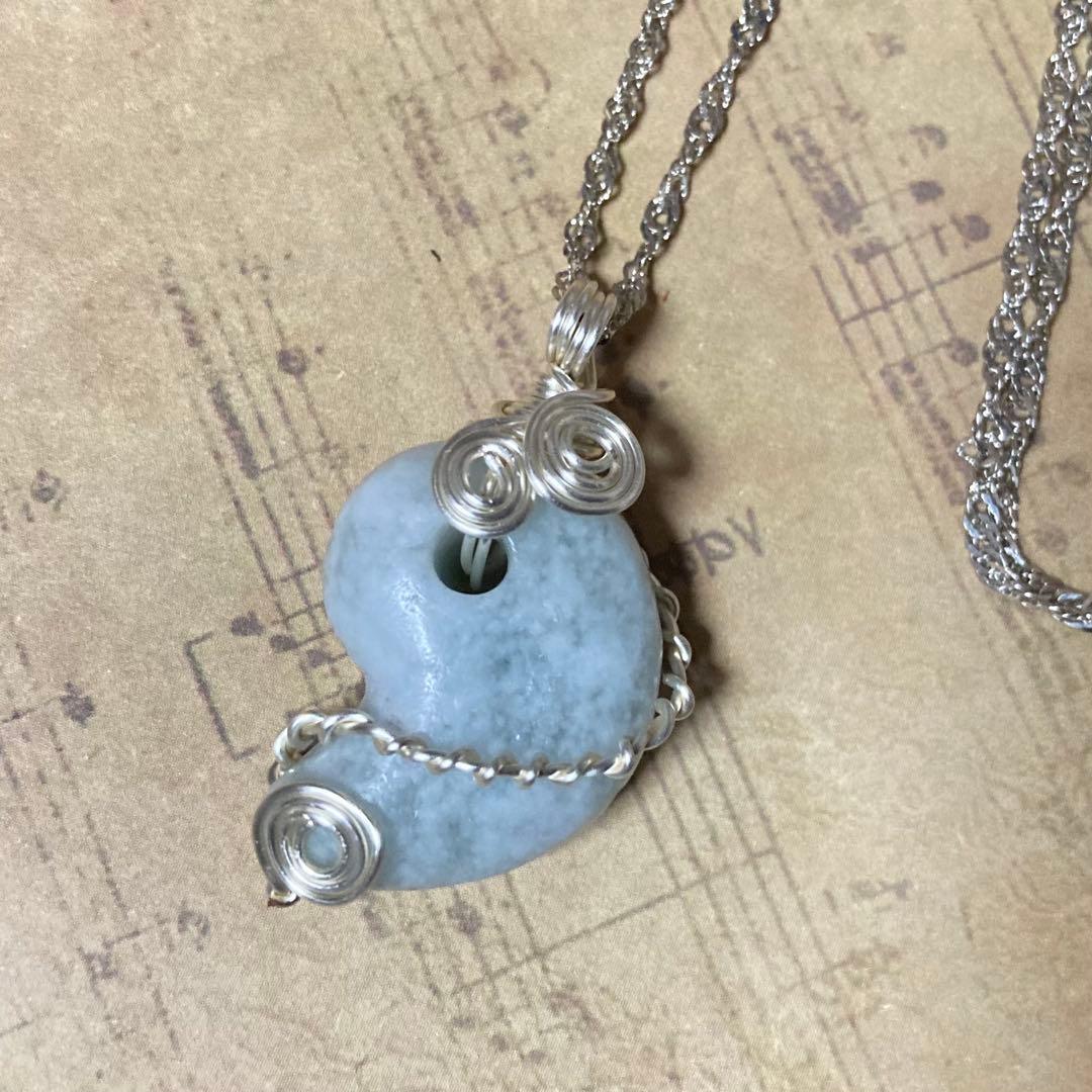 【即購入❌•ハンドメイド】糸魚川翡翠　小滝　氷質　青翡翠　勾玉　ネックレス