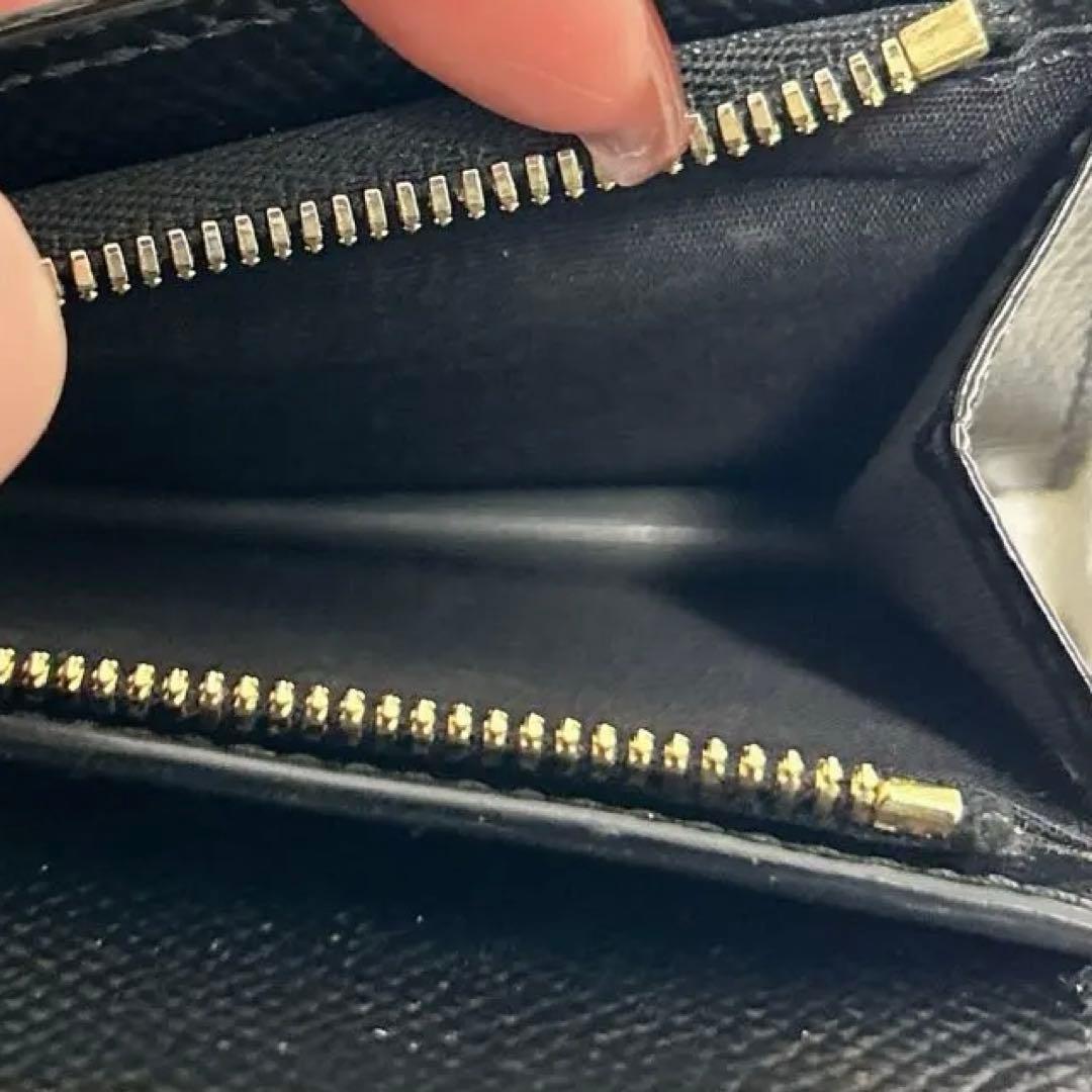 Salvatore Ferragamo ブラック二つ折り財布