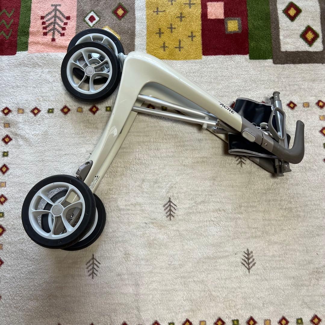 バイエーカー　byACRE カーボン・ウルトラライト　軽量歩行機　値段交渉あり！