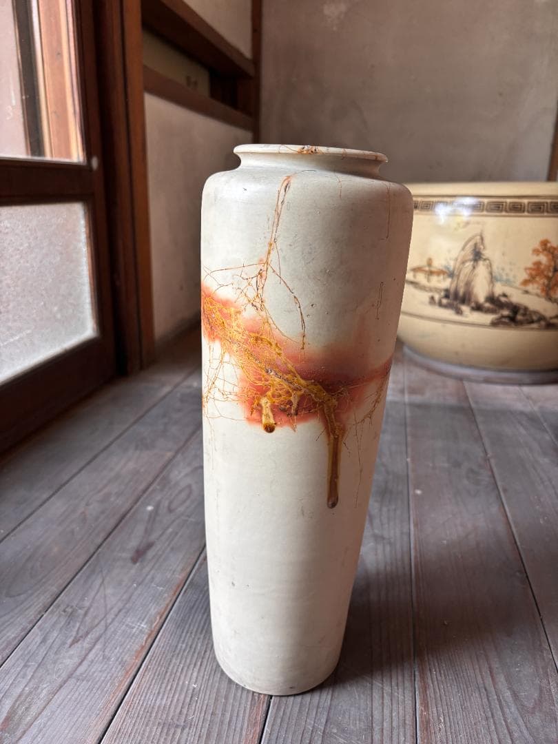 抽象模様の陶器花瓶