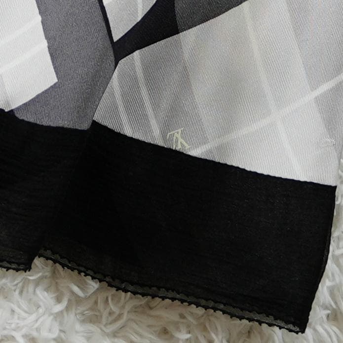 【美品】LOUIS VUITTON　LVロゴ　シルクチェックスカート　グレー