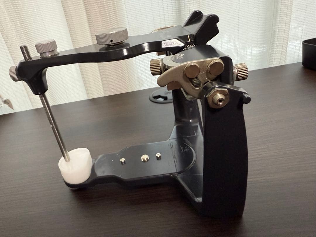 咬合器(半調節性、平均値)、フェイスボウ(プロアーチⅢEGセット)